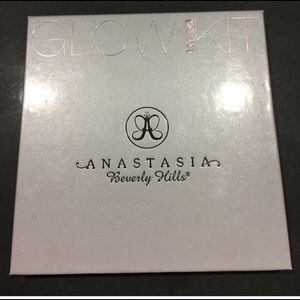 Anastasia Beverly Hills Gleamed glow kit✨✨