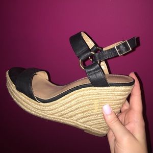 Black wedges