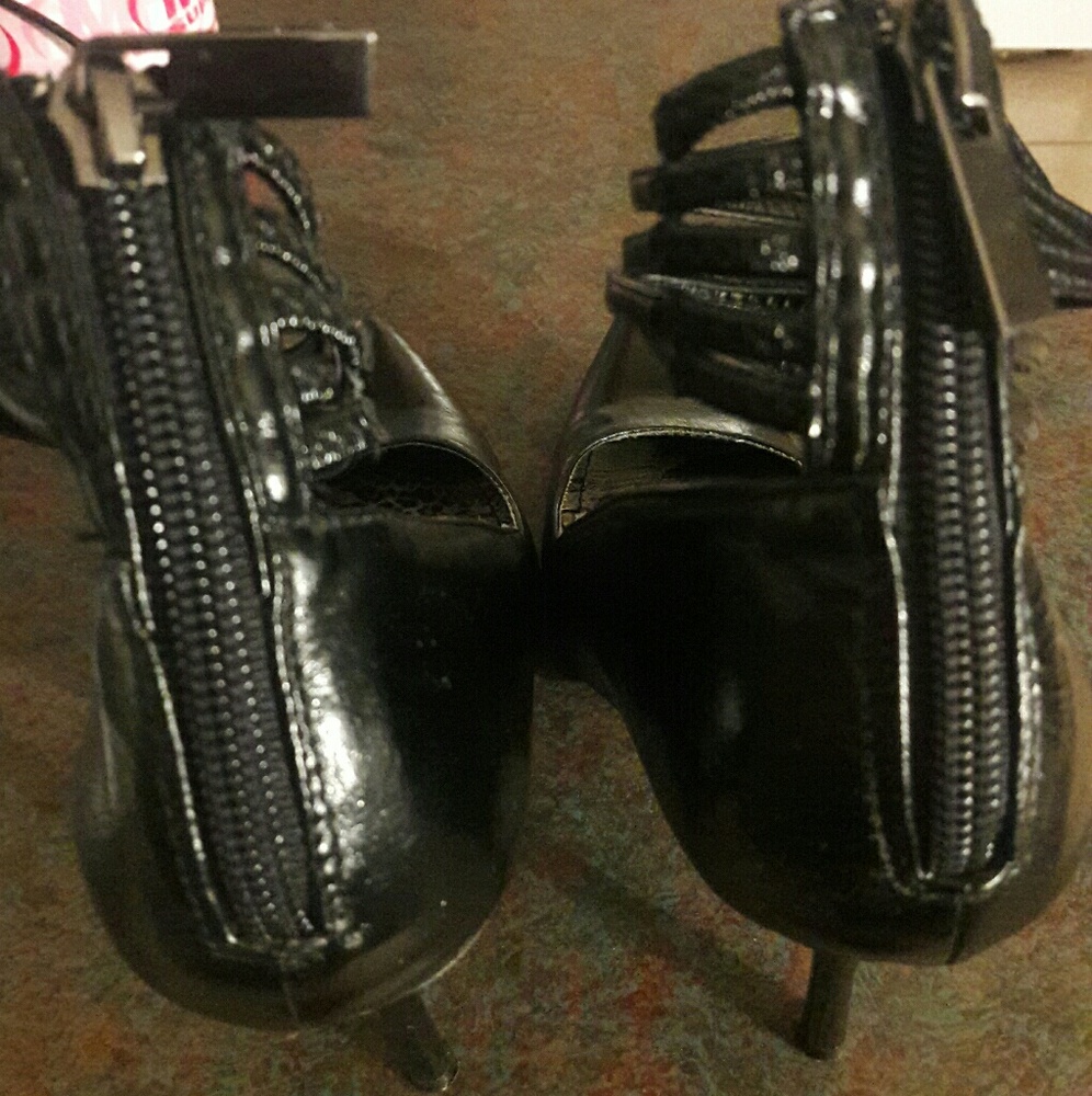 Pumps - Picture 2 of 4