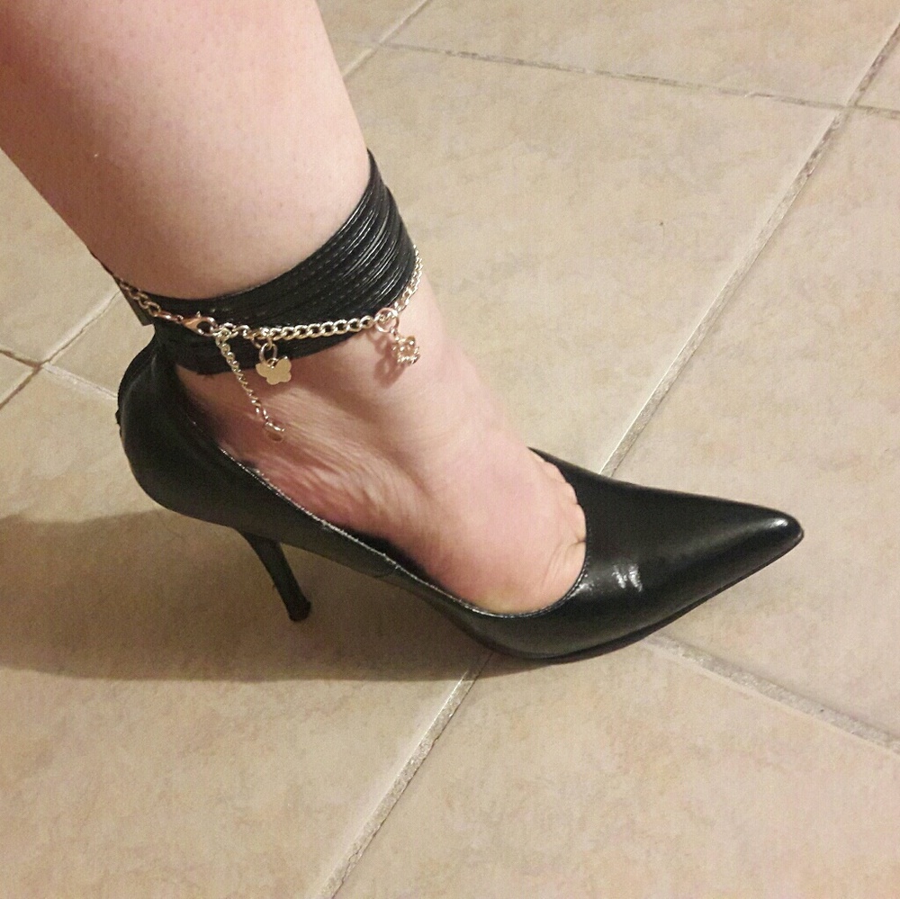 Pumps - Picture 3 of 4