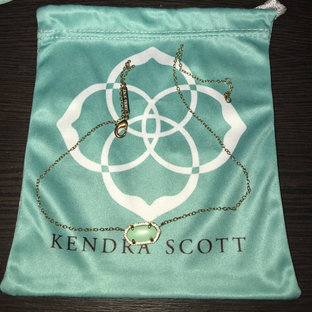 Kendra Scott necklace