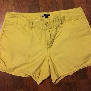 Yellow gap shorts