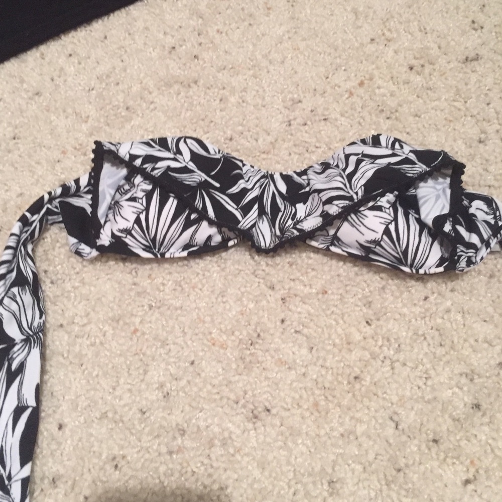Strapless bikini top