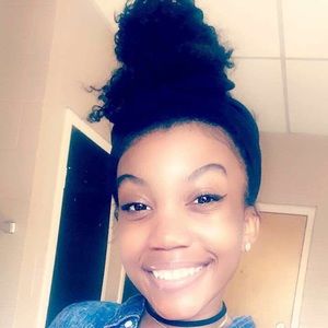 Meet your Posher, Kayla