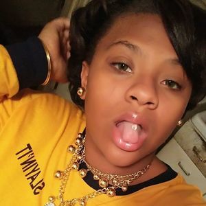 Meet your Posher, Mia