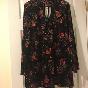 Bell sleeve velvet dress