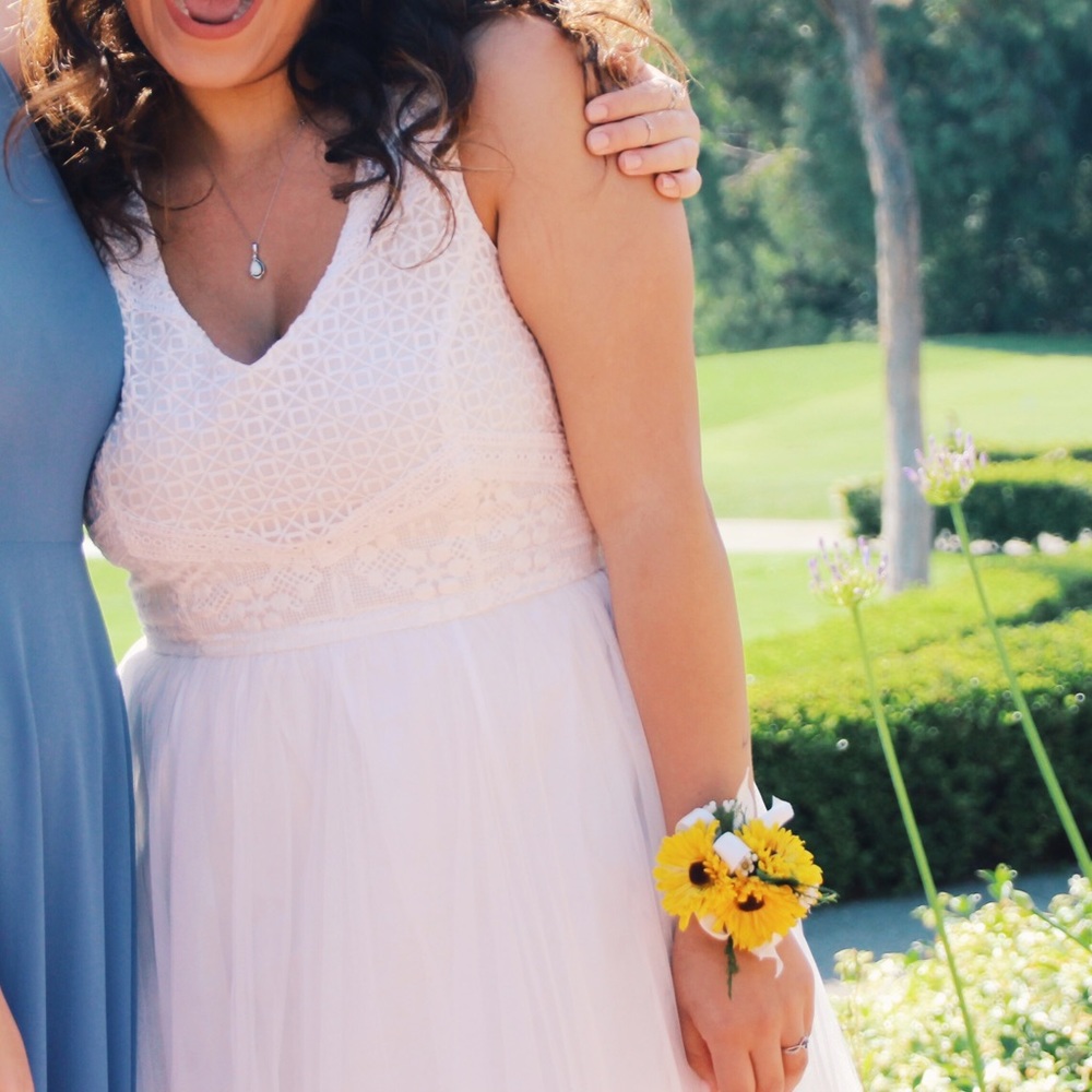 Beautiful Nordstrom white prom dress
