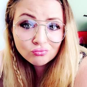 Meet your Posher, Elyssa