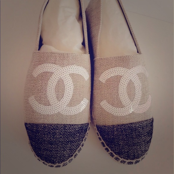 Chanel Espadrilles in Canvas - Picture 1 of 6