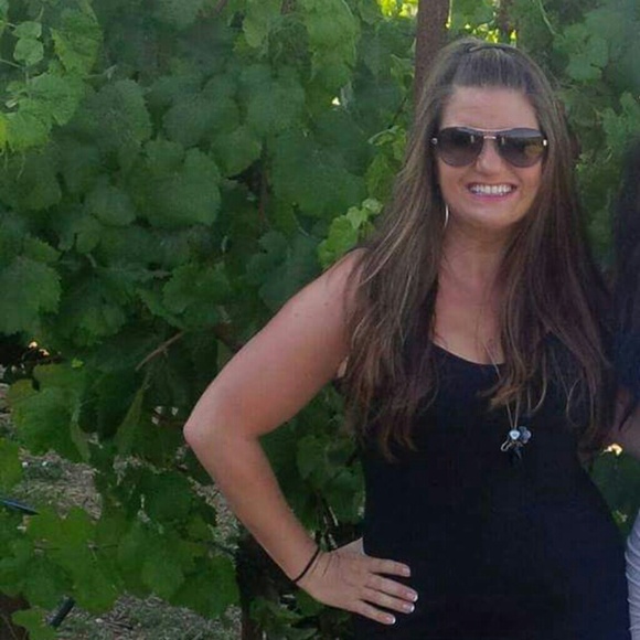 Meet your Posher, Jennifer - Picture 2 of 5