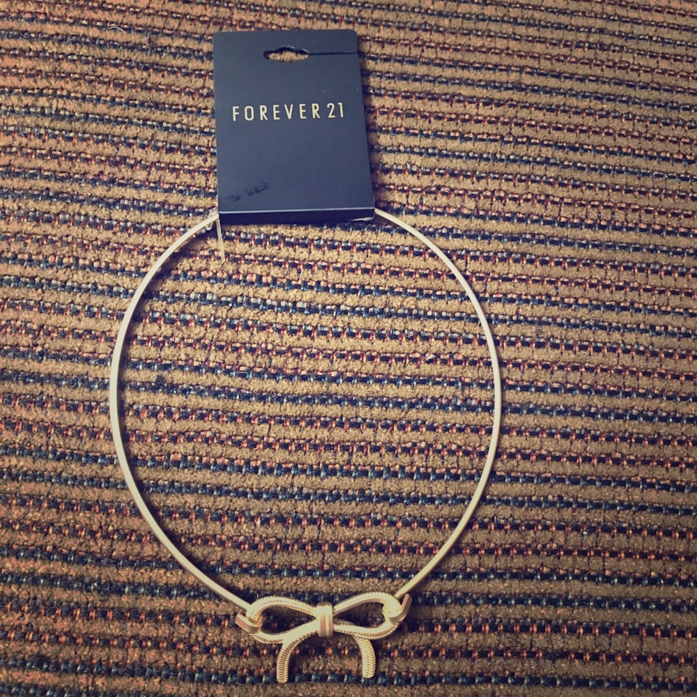 Gold bow necklace