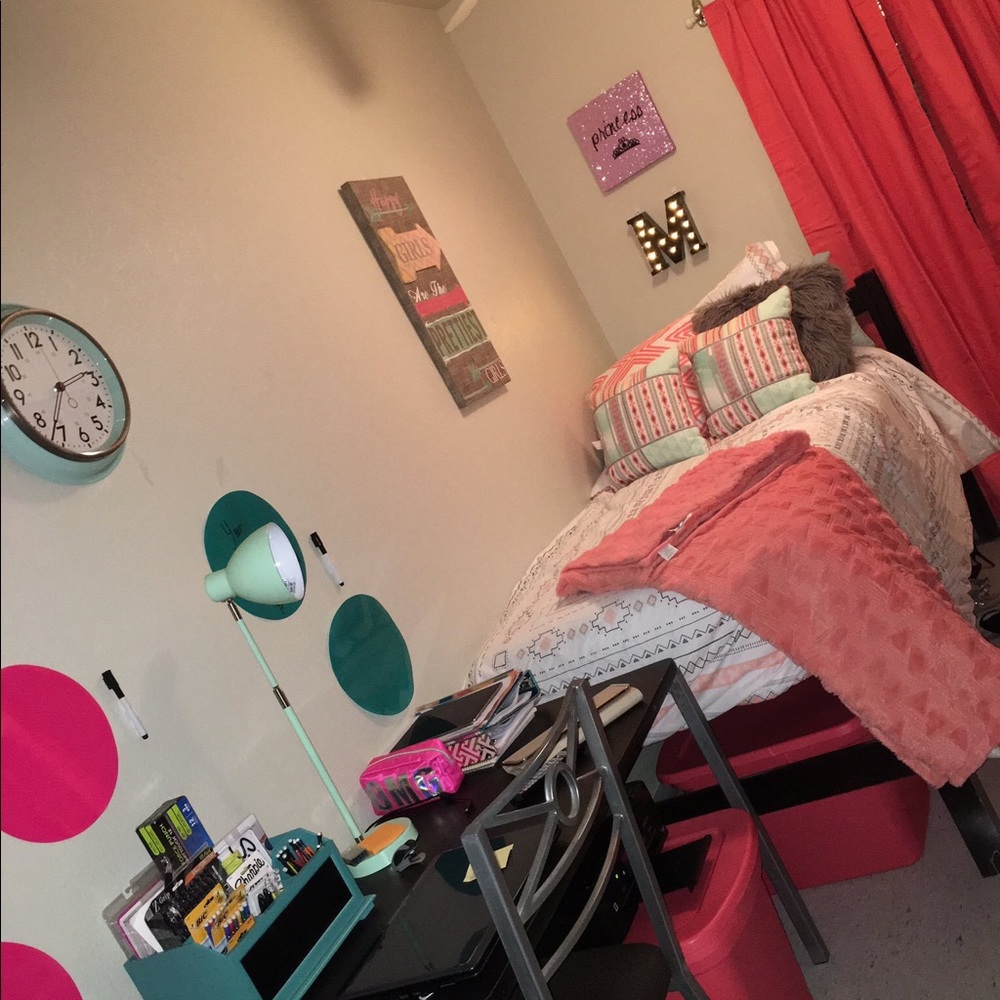 College dorm decor and necessities