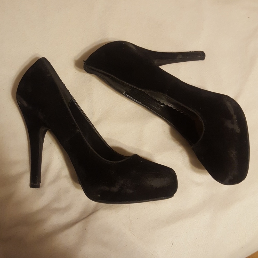 FREE WITH ANY PURCHASE ** Black heels