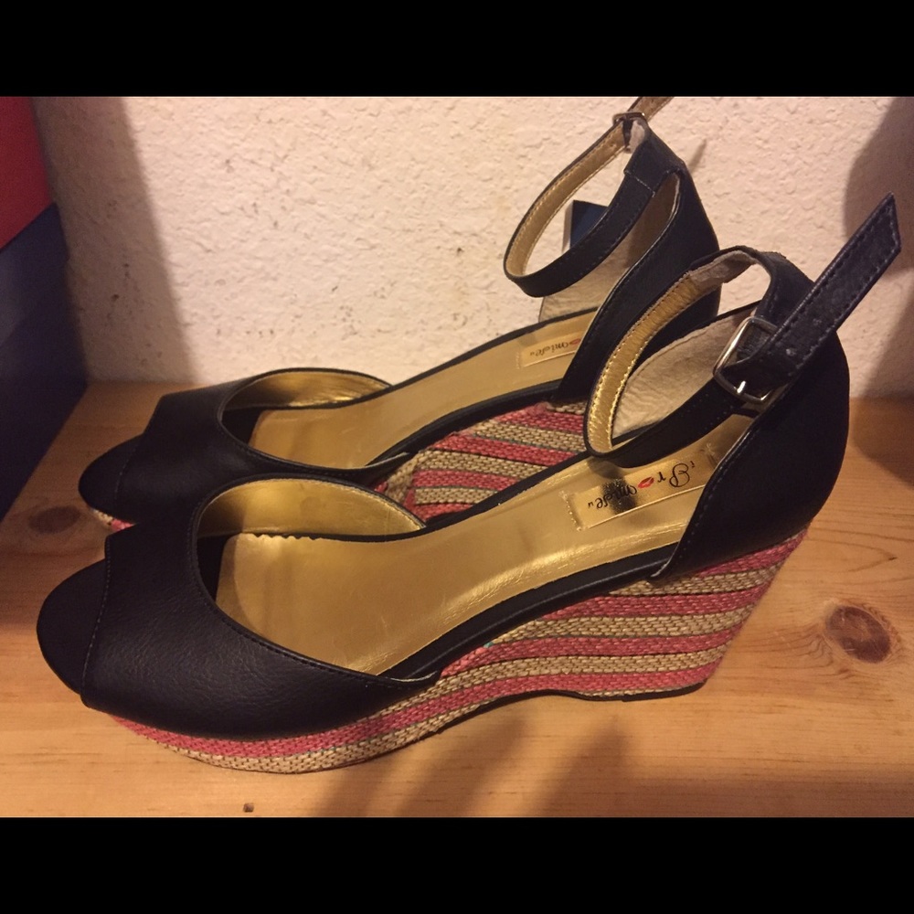 Shoes - Picture 2 of 4