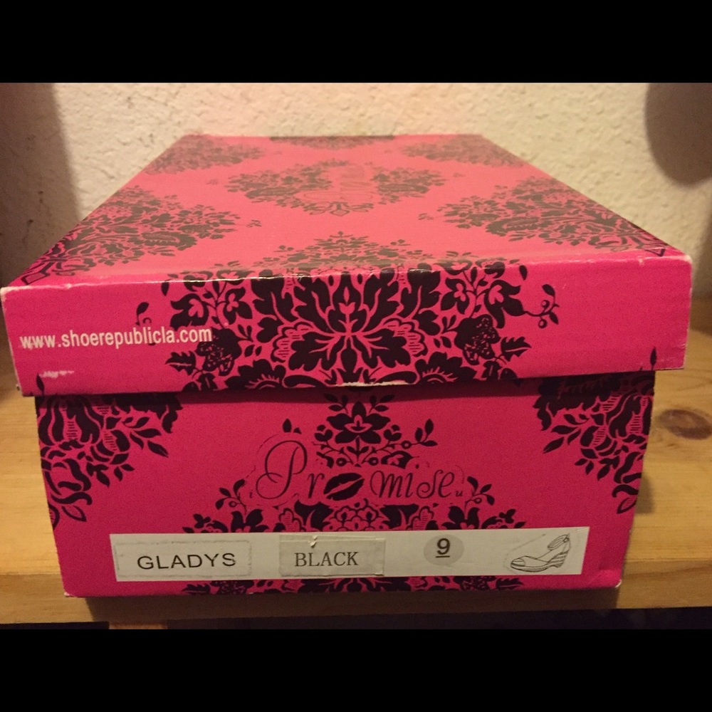 Shoes - Picture 4 of 4