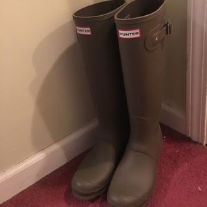Hunter Swamp Green size 8 rain boots