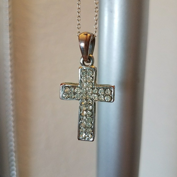 Silver cross necklace - Picture 1 of 3