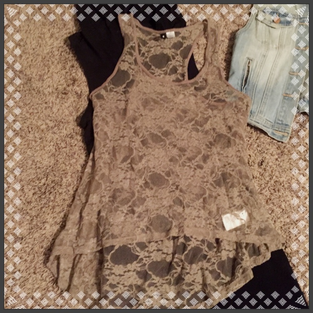 Gray lace high low tank top divided size 6 medium