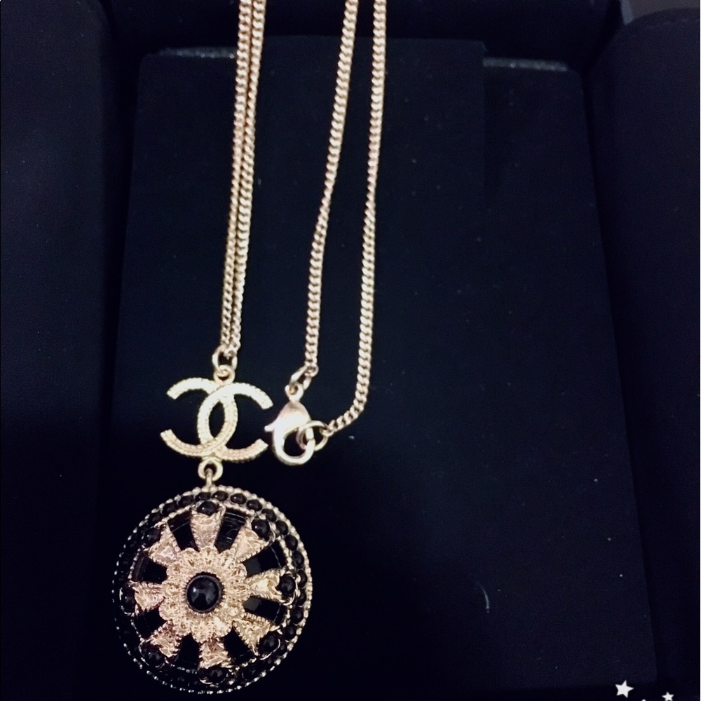 ‼️SOLD‼️Chanel Necklace - Picture 4 of 4