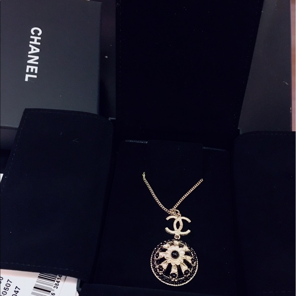 ‼️SOLD‼️Chanel Necklace - Picture 3 of 4