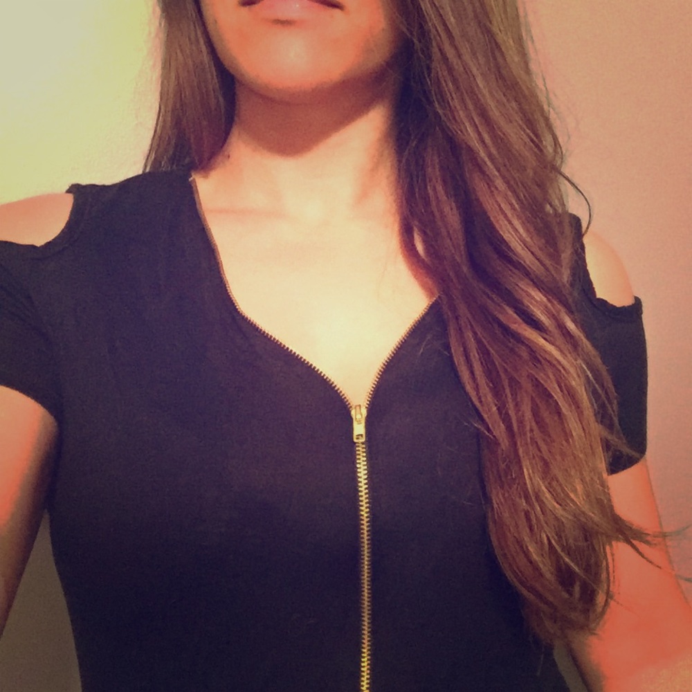 Off the shoulder zip up black top medium