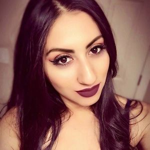 Meet your Posher, Ana