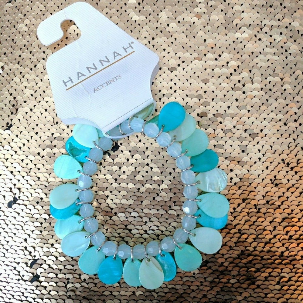 NWT. Goregous teal bracelet.