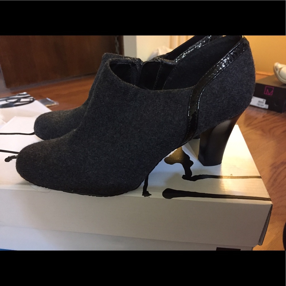 Grey Business Pump