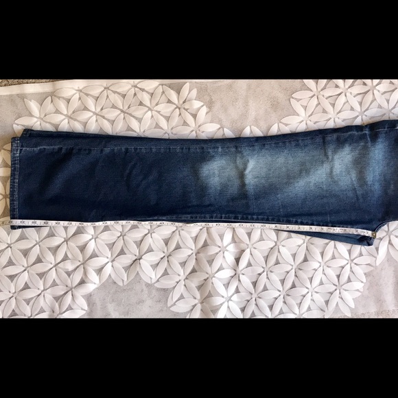 (29) AG Adriano Goldschmied Jean EUC - Picture 8 of 8