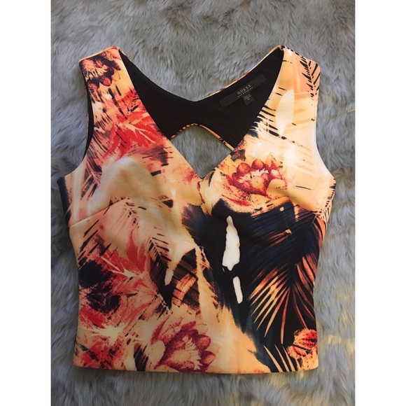 Guess Top 💛 - Picture 1 of 3