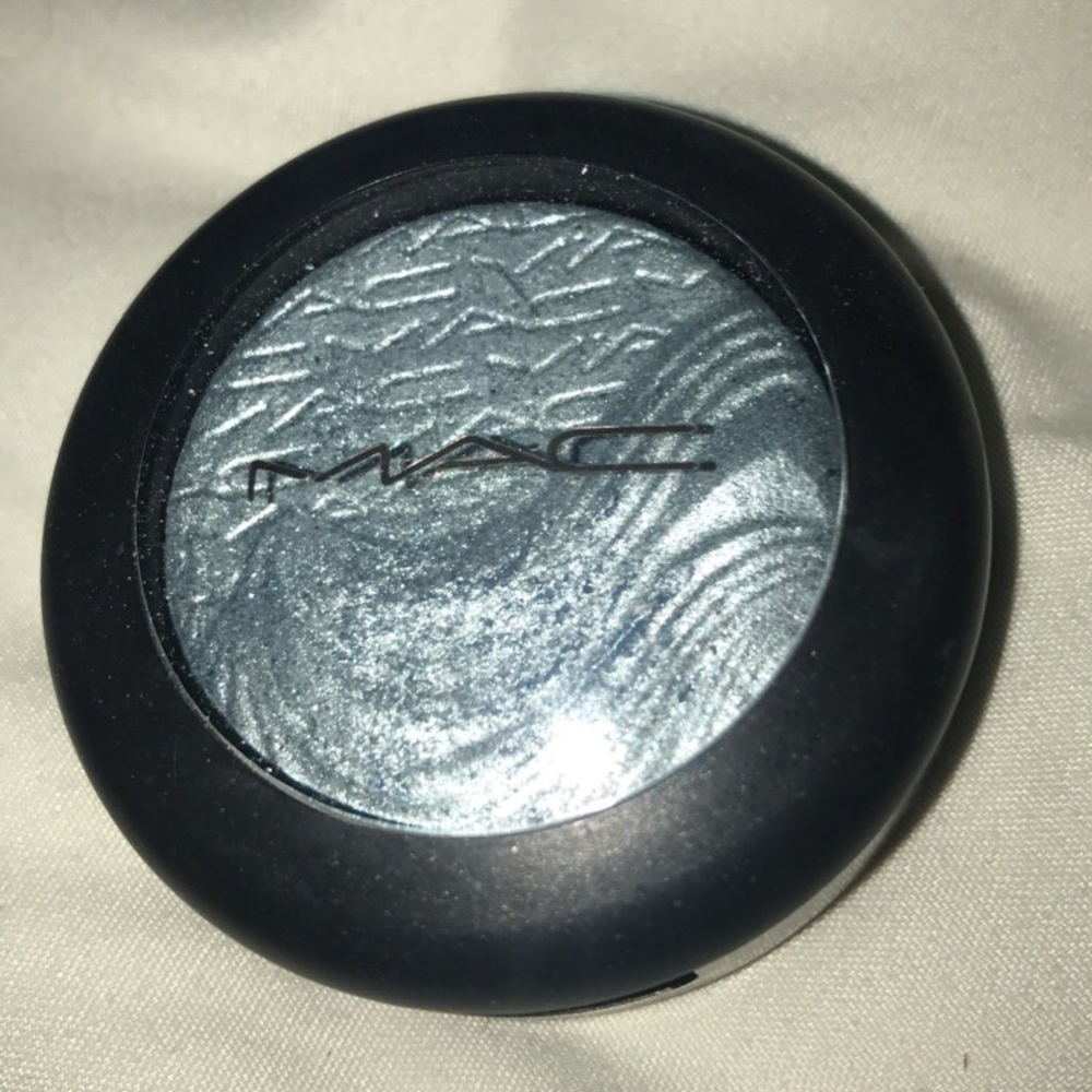 MAC extra dimension eye shadow
