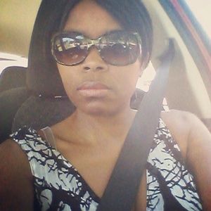 Meet your Posher, Sharon