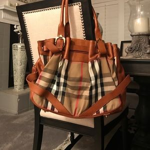 Burberry shoulder bag in good condition