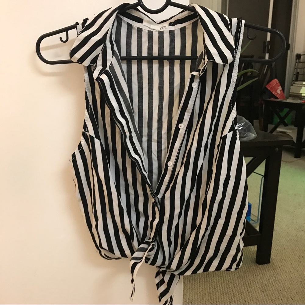 Black and white striped front-tie shirt