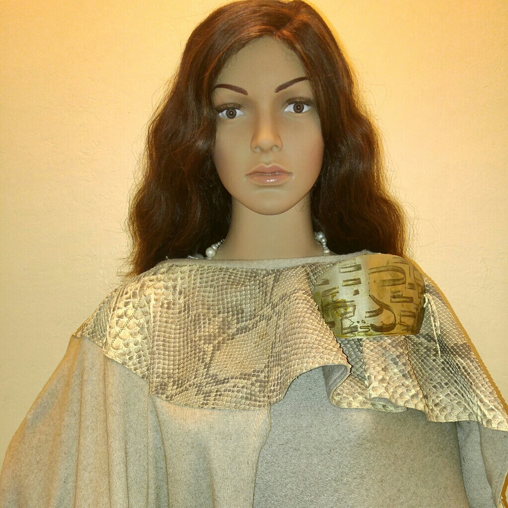 🚫SOLDVintage Lisandro sarasola snake skin poncho