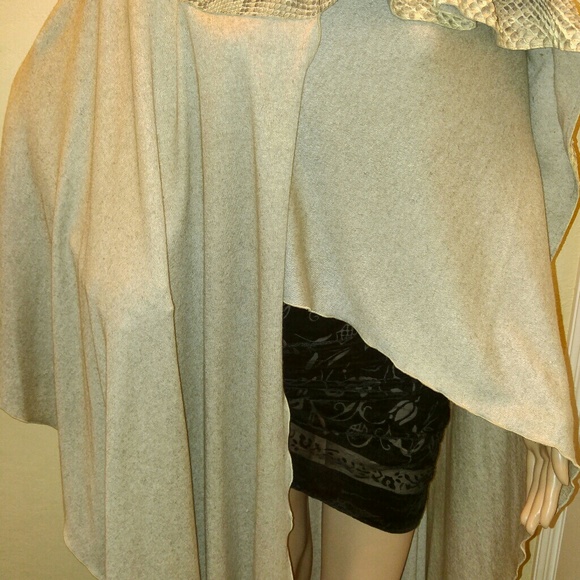 🚫SOLDVintage Lisandro sarasola snake skin poncho - Picture 3 of 7