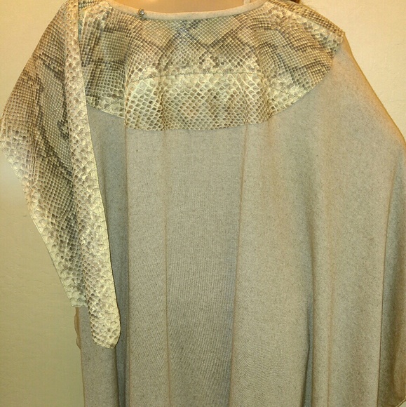 🚫SOLDVintage Lisandro sarasola snake skin poncho - Picture 4 of 7