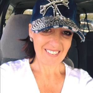 Meet your Posher, Debbie