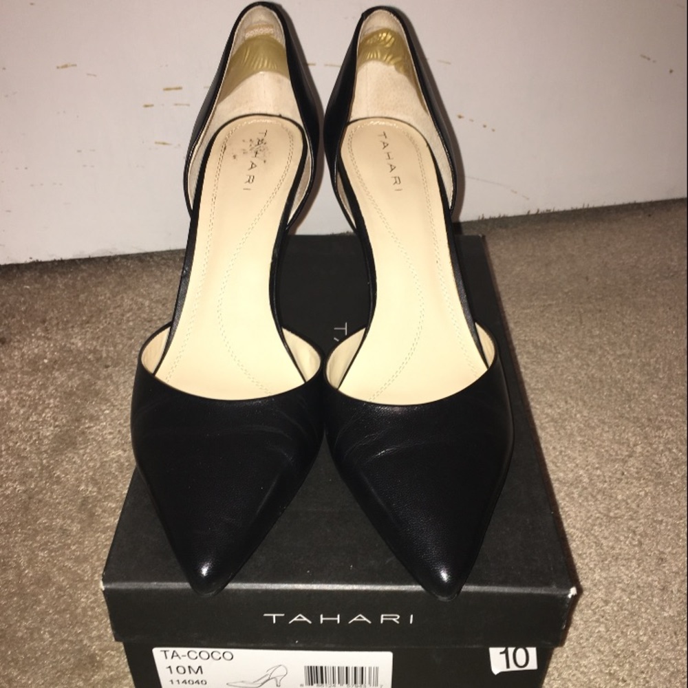 Tahari Black Pumps