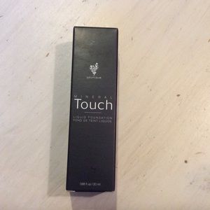 Younique Makeup foundation