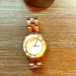 Marc jacobs rose gold watch