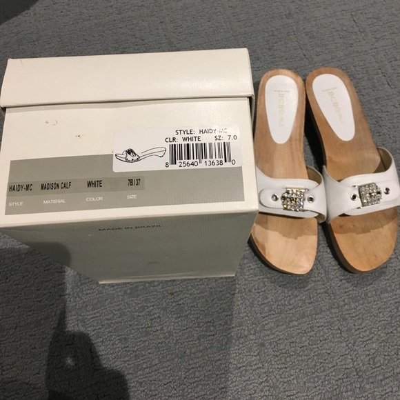 BCBGirls Max Azria sandals - Picture 2 of 3