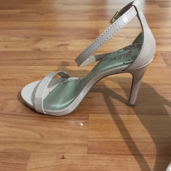 Nude open toe heels - Picture 2 of 3