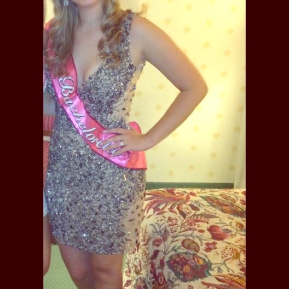 ✨SALE✨Jovani crystal embellished dress