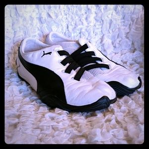 Womens Puma tennis shoes, size 6.5