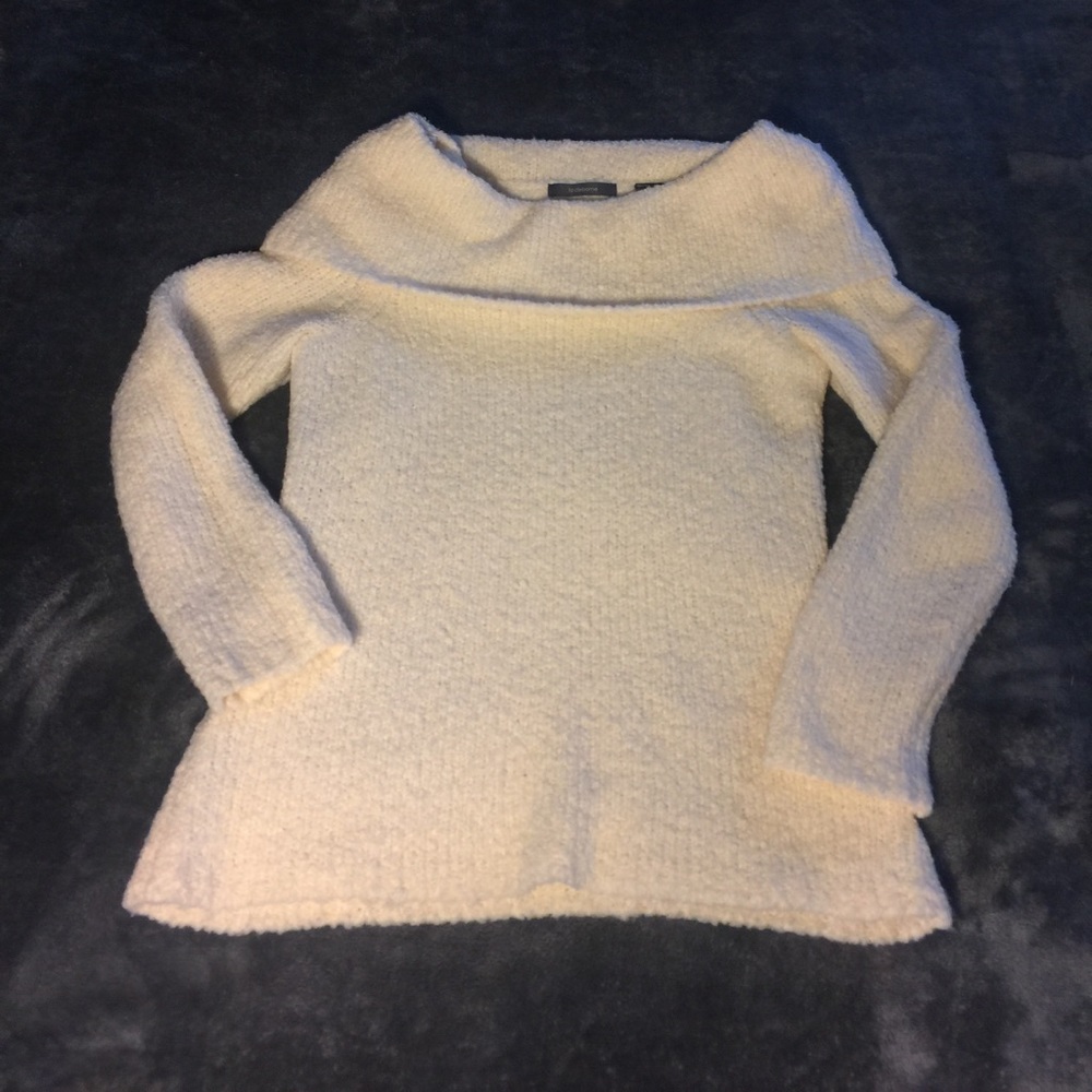 Off the shoulders,  super cute