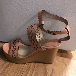Chloe wedges