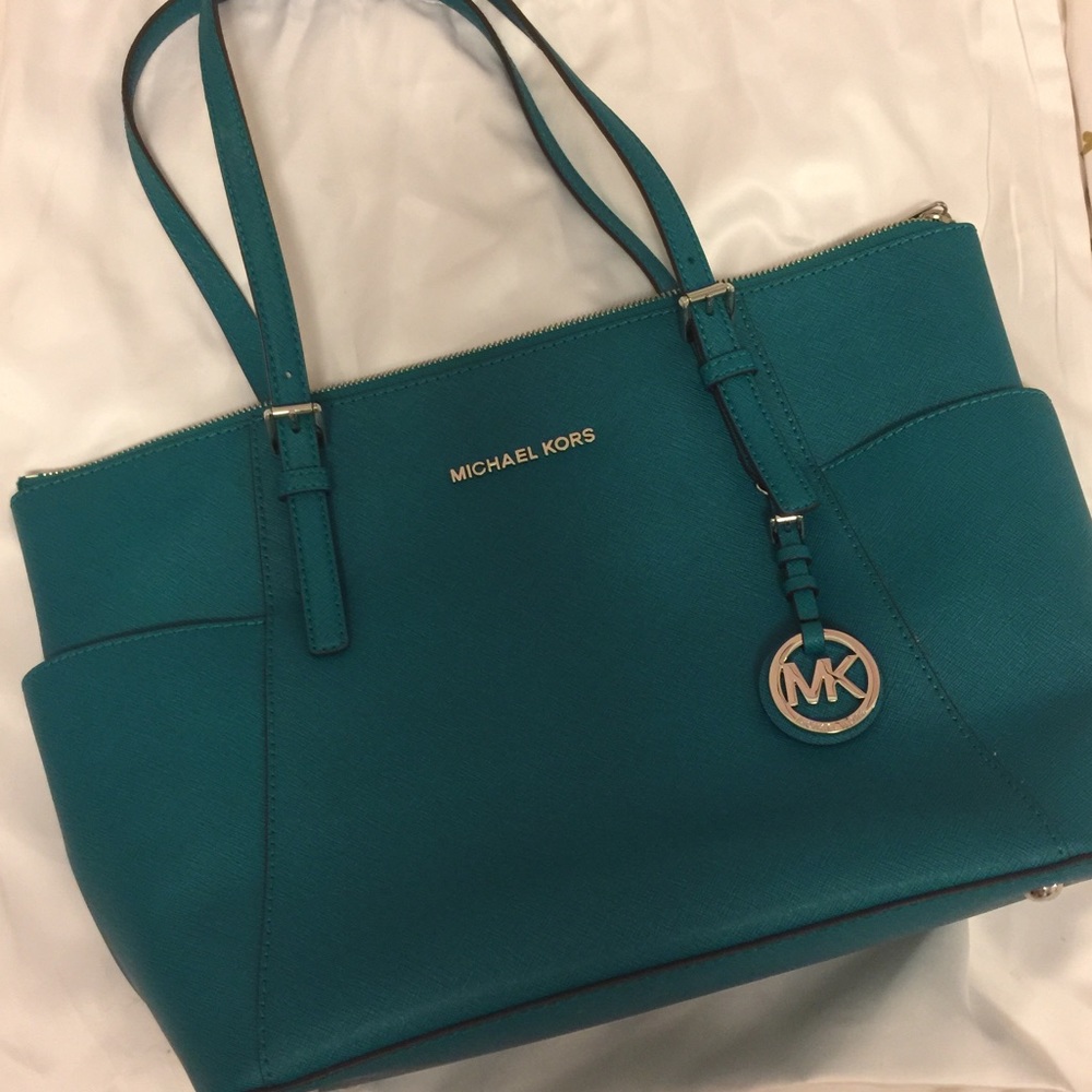 MICHAEL KORS Jet Set Tote (Medium)