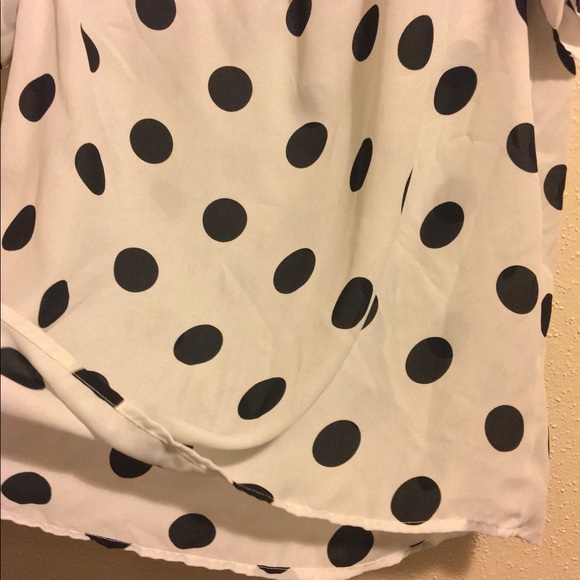Meno Girl White Polka Dotted short sleeved Blouse - Picture 4 of 4