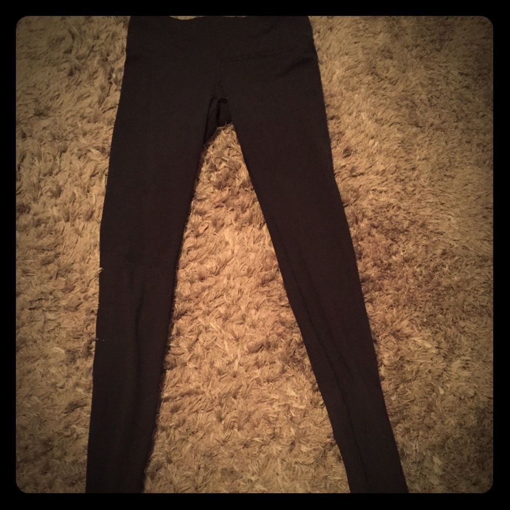 Lululemon black wunder under leggings - size 6